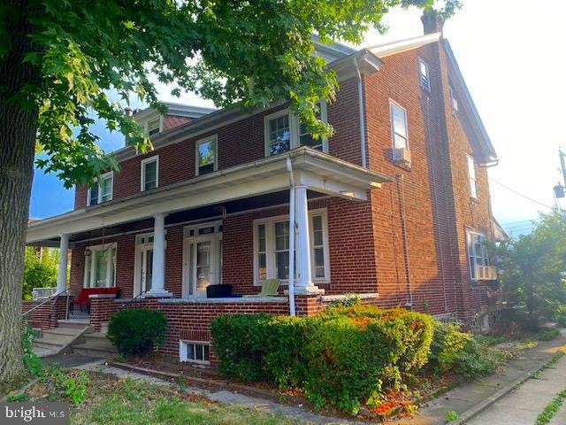 1402 Linden St, Reading, PA 19604 - photo 1