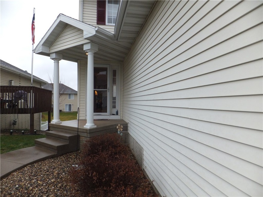 Nice end unit condo with curved walk