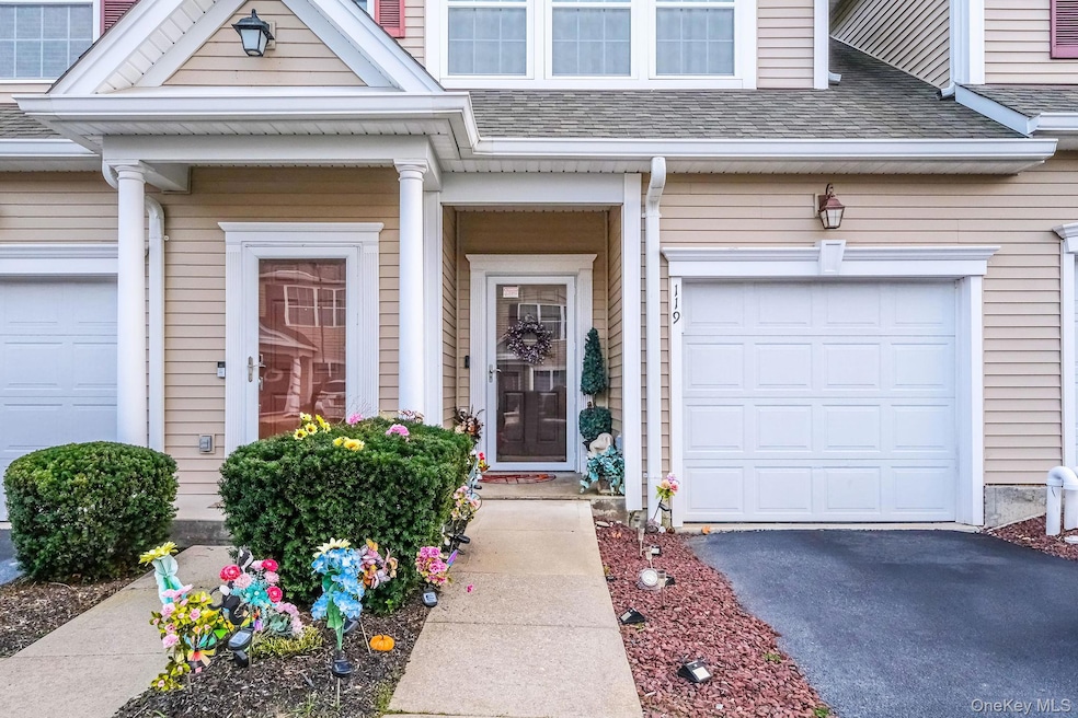 119 Wildwood Cir, Holtsville, NY 11742 - photo 1