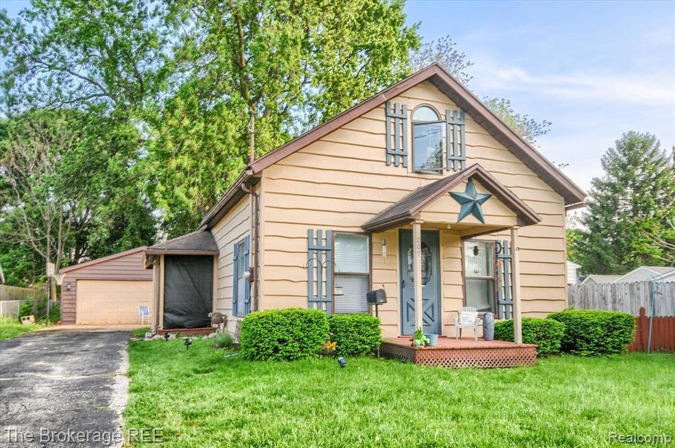 207 Darrow St, Clio, MI 48420 - photo 1