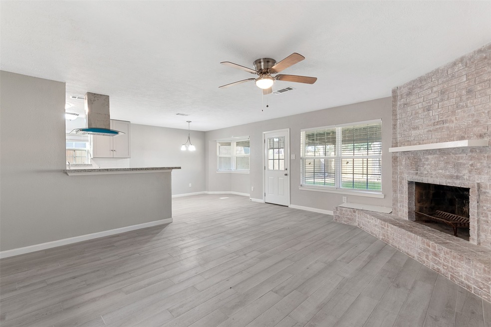 11411 Kirkvalley Dr, Houston, TX 77089 - photo 1