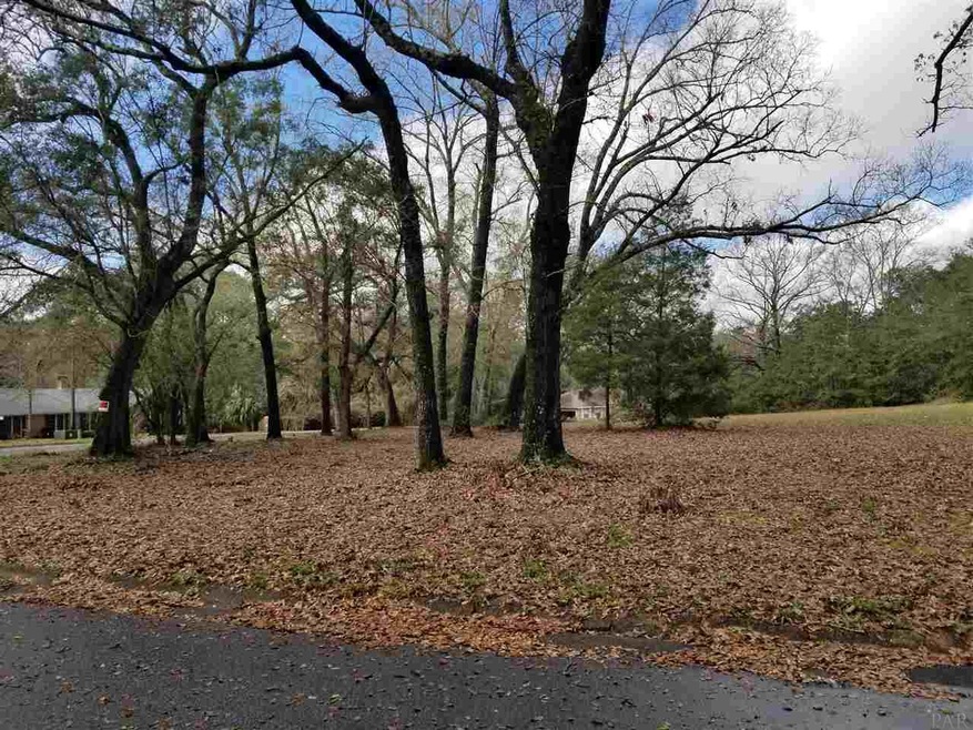 8315 Wilde Lake Rd, Pensacola, FL 32526 - photo 1