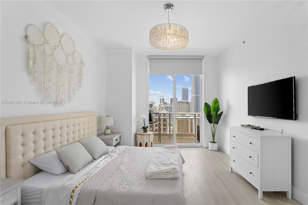 901 Brickell Key Blvd unit 3301, Miami, FL 33131 - photo 1