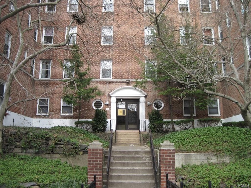 801 Bronx River Rd unit 2H, Bronxville, NY 10708 - photo 1