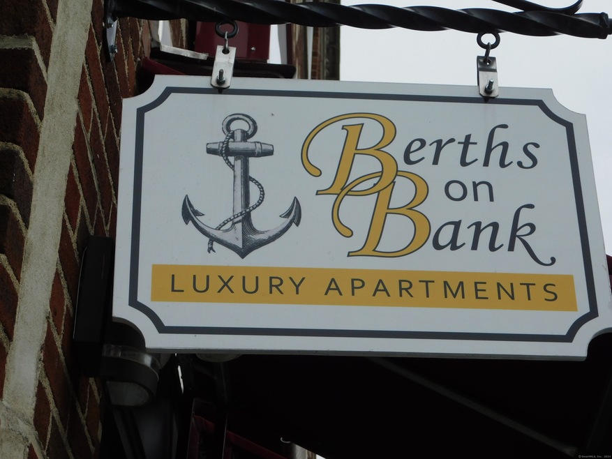153 Bank St unit 302, New London, CT 06320 - photo 1