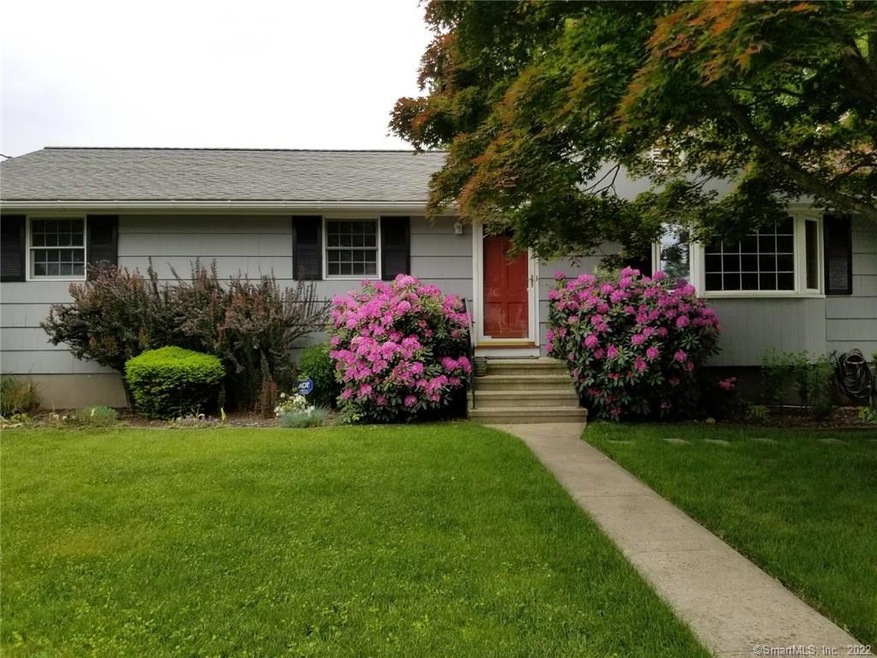 70 Meadowlark Ln, Stratford, CT 06614 - photo 1