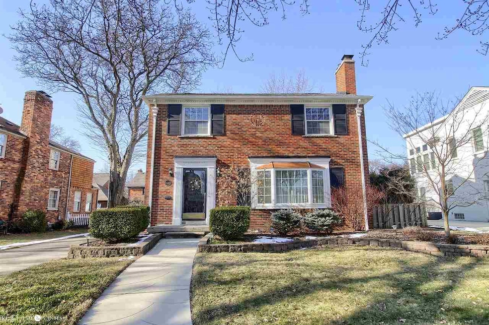 1327 Harvard Rd, Grosse Pointe, MI 48230 - photo 1