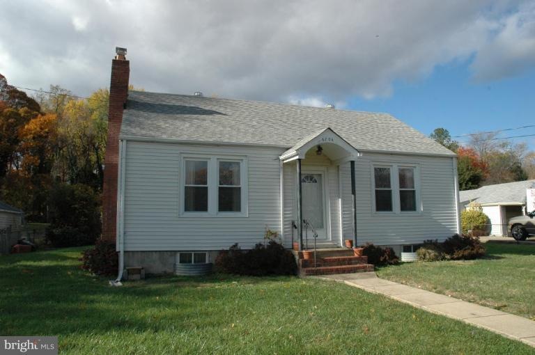 6704 Oak Dr, Alexandria, VA 22306 - photo 1