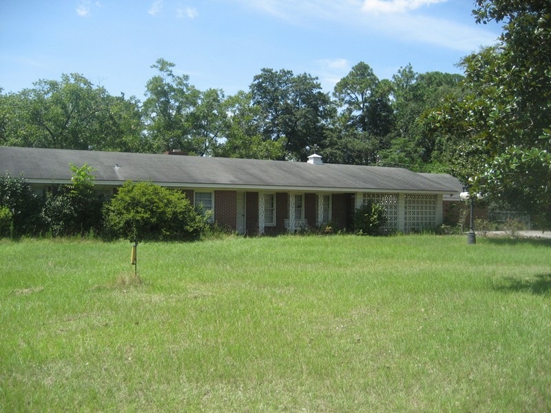 111 Bowens Mill Rd, Douglas, GA 31533 - photo 1