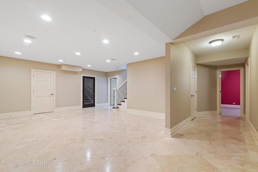 906 Queens Ln, Glenview, IL 60025 - photo 1