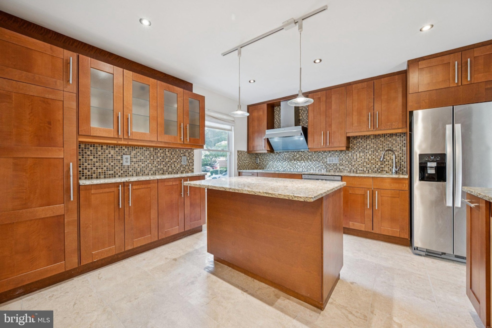 12260 Greenleaf Ave, Potomac, MD 20854 - photo 1