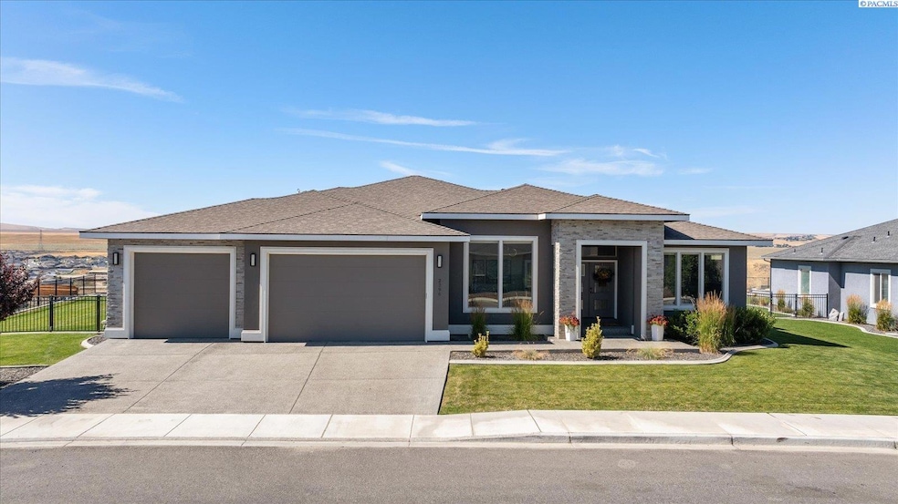 For Sale $774,900 • Co-Listing Agent
