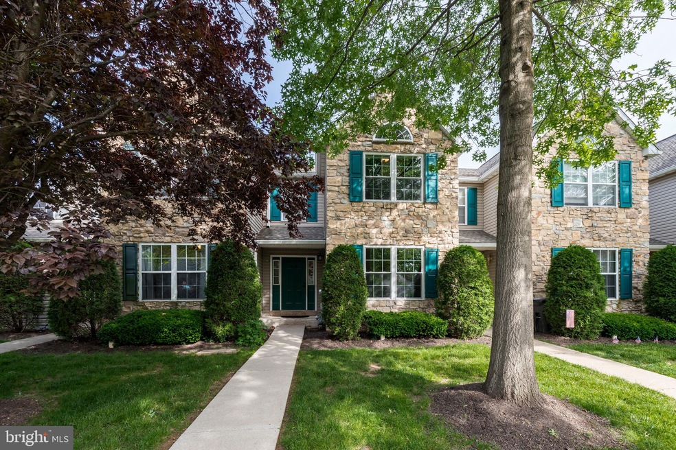 330 Deer Run Ct, Royersford, PA 19468 - photo 1