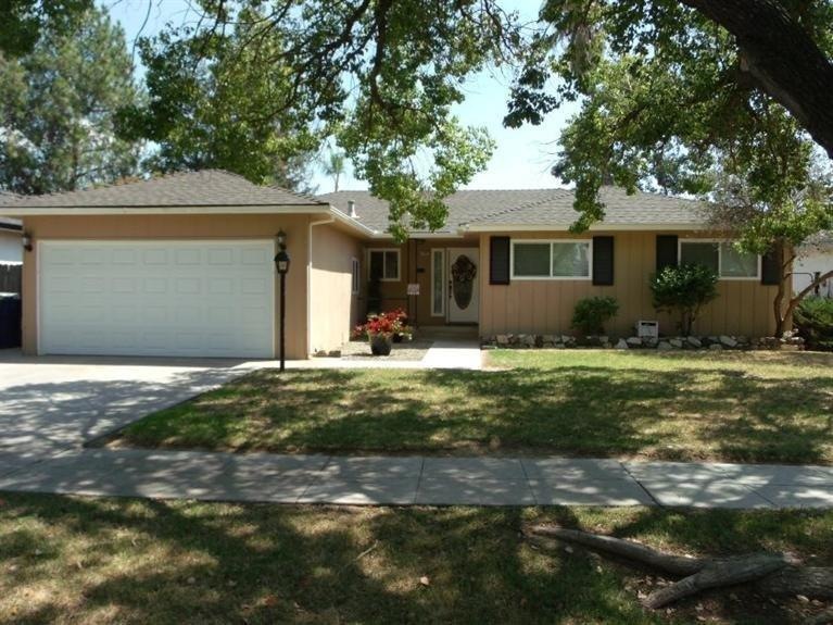 BEAUTIFUL RANCH STYLE ON A TRADITIONAL TREE LINED 
