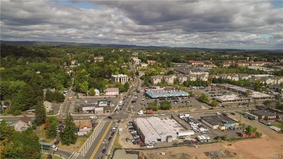 135 Saddle River Rd, Airmont, NY 10952 - photo 1