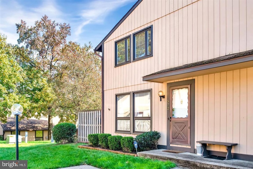 572 West Ct, Glen Burnie, MD 21061 - photo 1