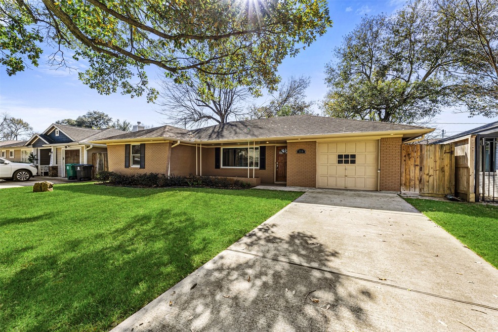 2215 Chantilly Ln, Houston, TX 77018 - photo 1