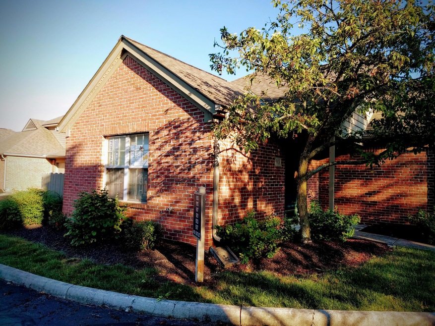 913 White Willow Ln unit 913, Columbus, OH 43235 - photo 1