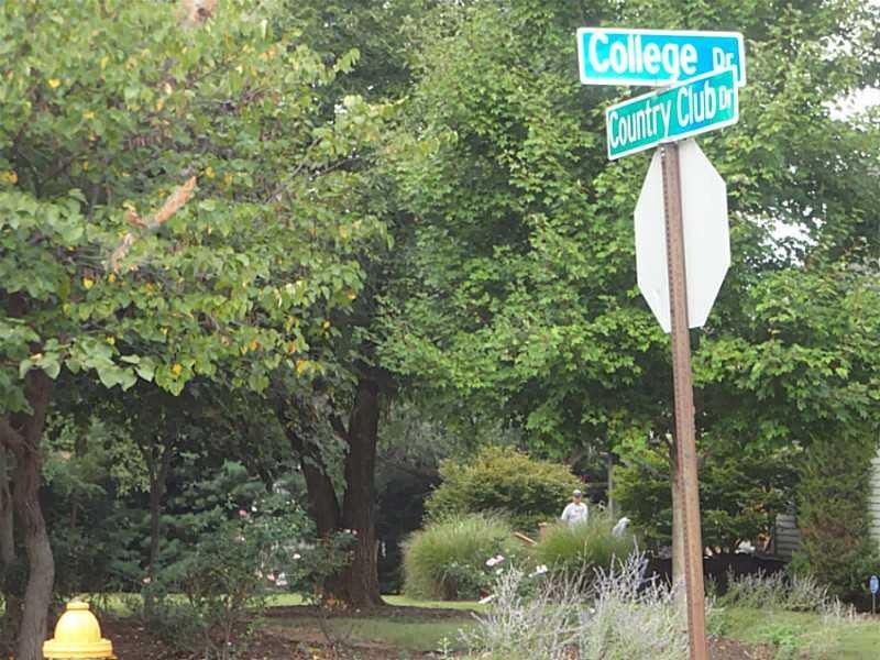 2434 S College Dr, Fayetteville, AR 72701 - photo 1