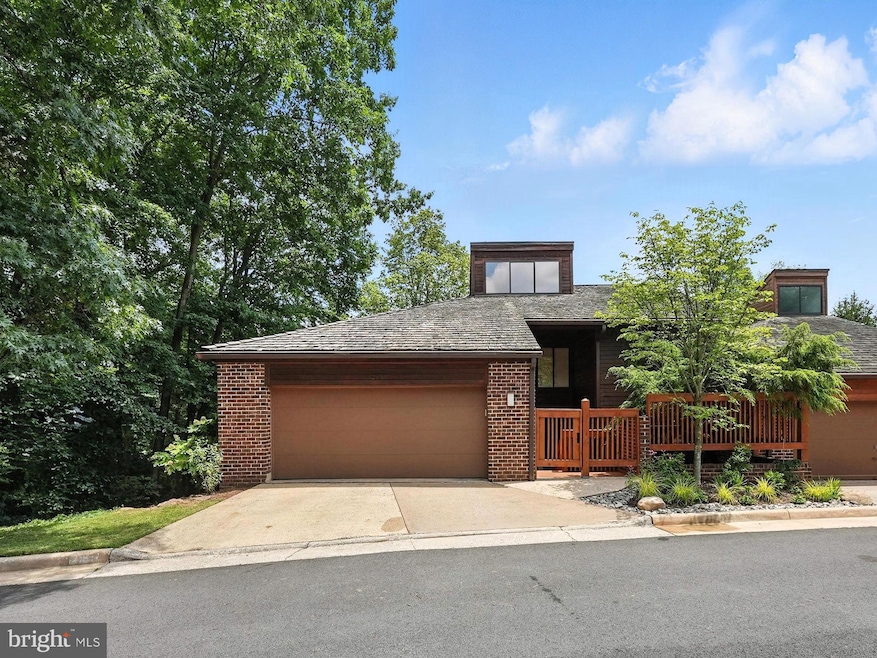 2151 Cabots Point Ln, Reston, VA 20191 - photo 1