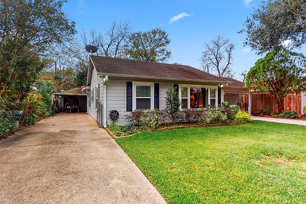 126 Ben Dr, Houston, TX 77022 - photo 1