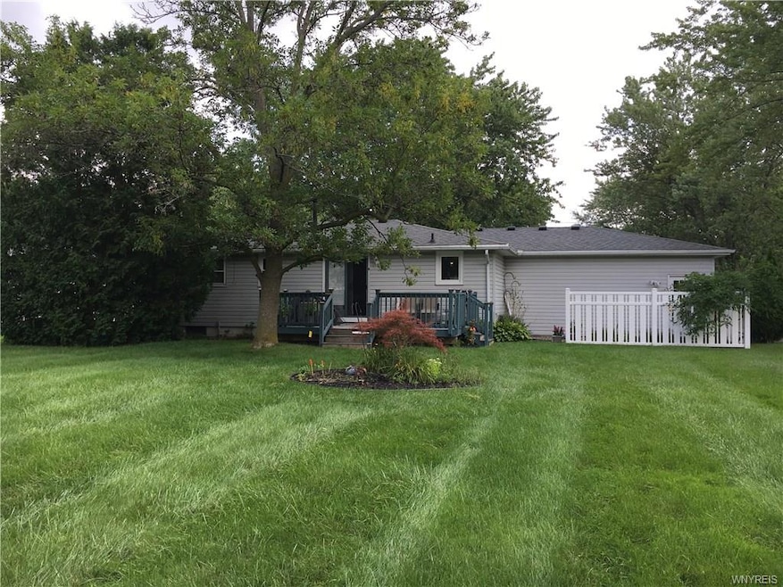 7226 Graydon Dr, North Tonawanda, NY 14120 - photo 1