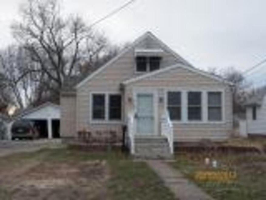 1107 W 6th St S, Newton, IA 50208 - photo 1