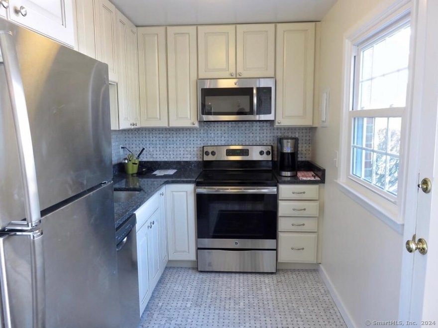 80 Heritage Hill Rd unit A, New Canaan, CT 06840 - photo 1