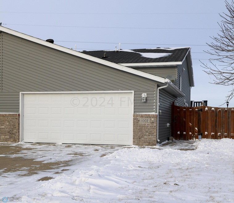 1002 - exterior