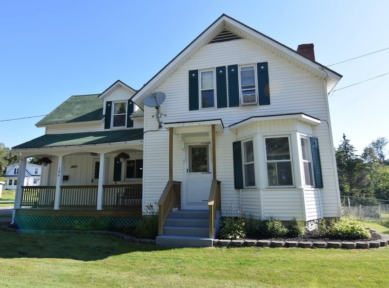 106 Pine St, Littleton, NH 03561 - photo 1