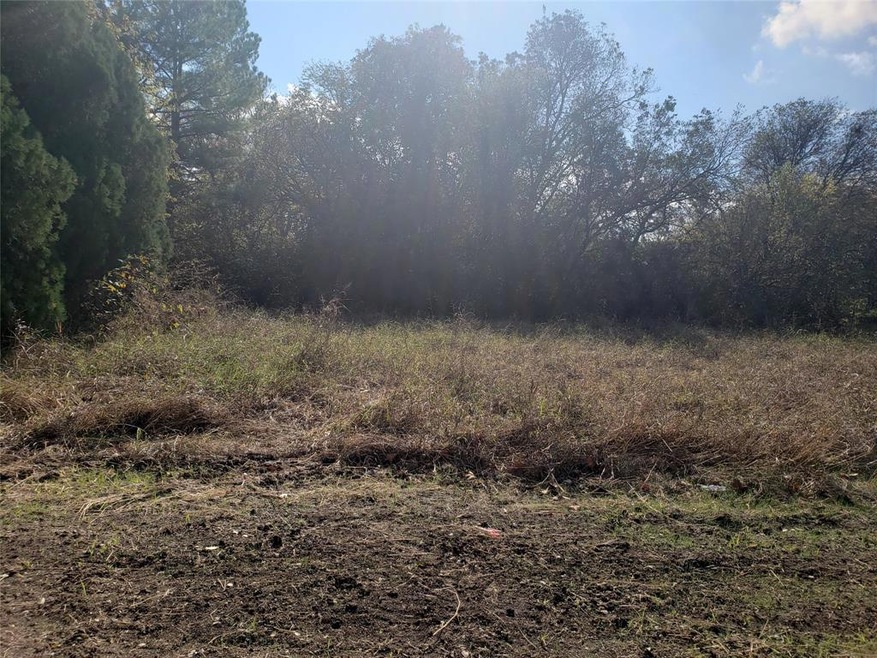 511 Phillips St, Cleburne, TX 76033 - photo 1