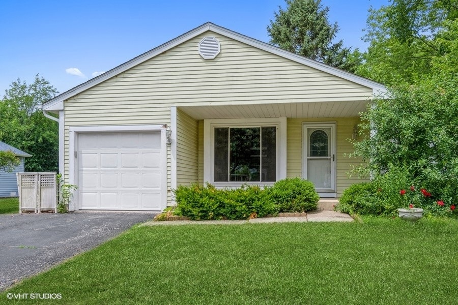 421 Bayview Ave unit 5, Naperville, IL 60565 - photo 1