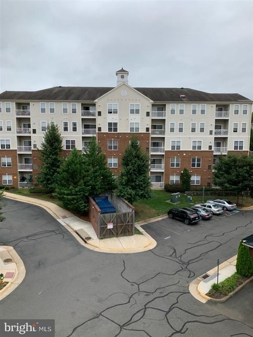9722 Holmes Place unit 407, Manassas Park, VA 20111 - photo 1