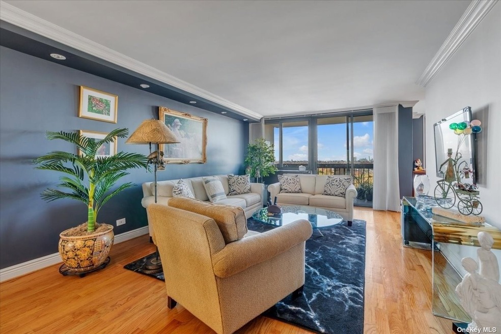 The Bay Club unit 20A, Bayside, NY 11360 - photo 1