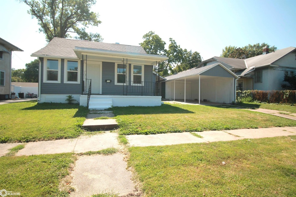 102 E Sheridan Ave, Shenandoah, IA 51601 - photo 1