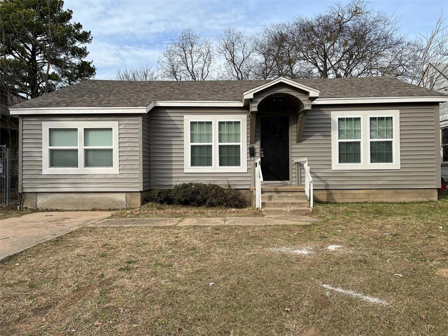 305 W Acheson St, Denison, TX 75020 - photo 1