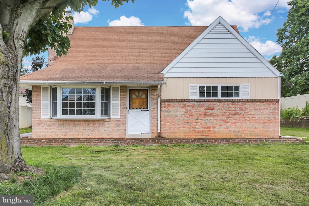 905 Beech St, Reading, PA 19605 - photo 1