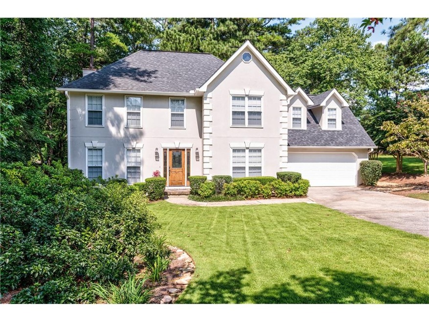 Beautiful home located in cul-de-sac
