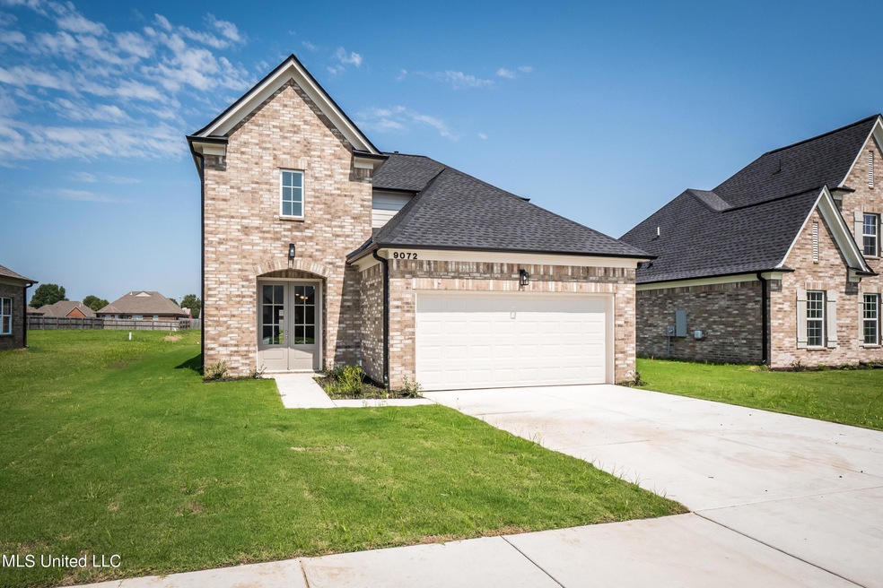 003-9072 Lakeside Circle-MLS Version