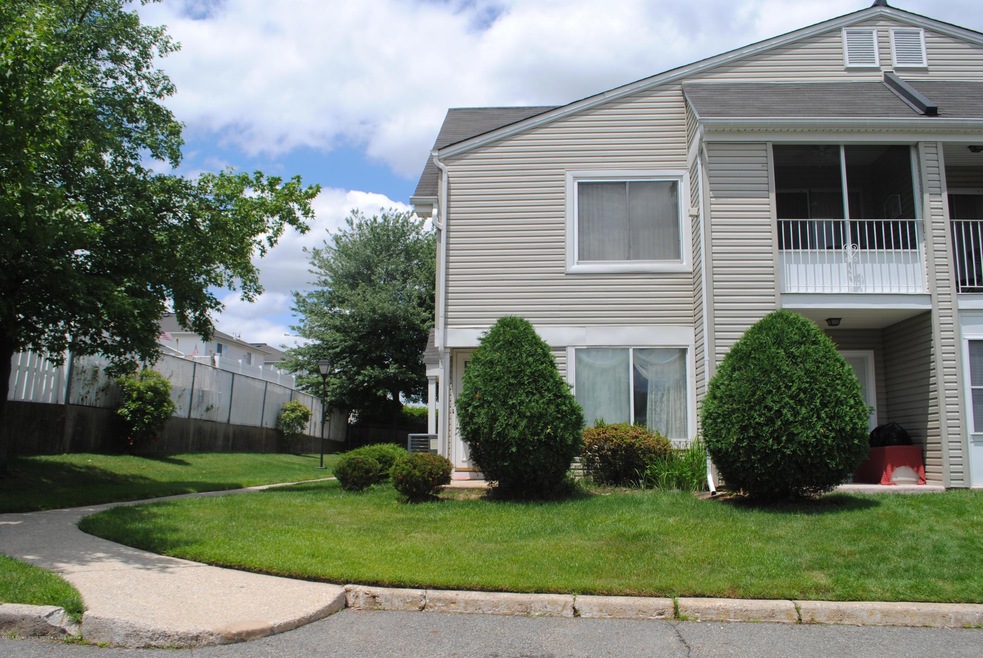 667 Correll Ave unit 214, Staten Island, NY 10309 - photo 1