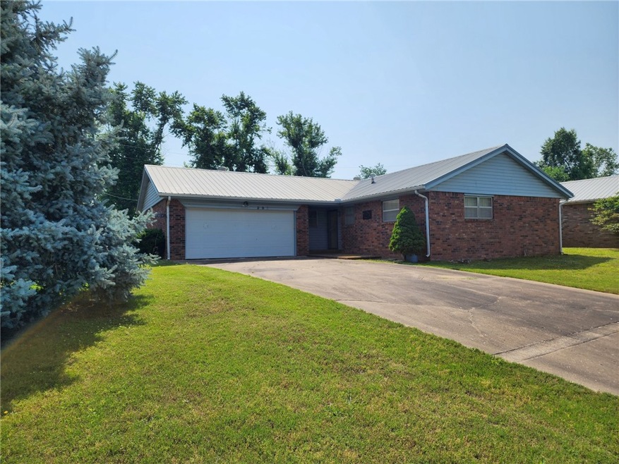 301 Rodric Dr, Siloam Springs, AR 72761 - photo 1