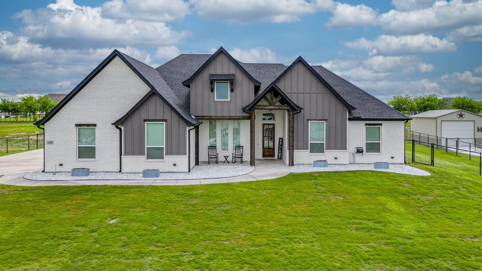 220 Harvard Ln, Springtown, TX 76082 - photo 1