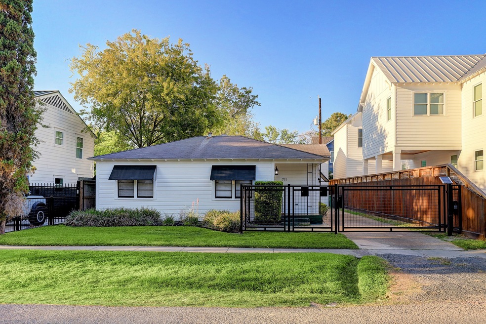 711 Wilken St unit Front, Houston, TX 77008 - photo 1