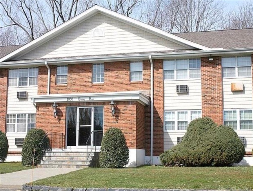 1000 Knapps Hwy unit 30, Fairfield, CT 06825 - photo 1