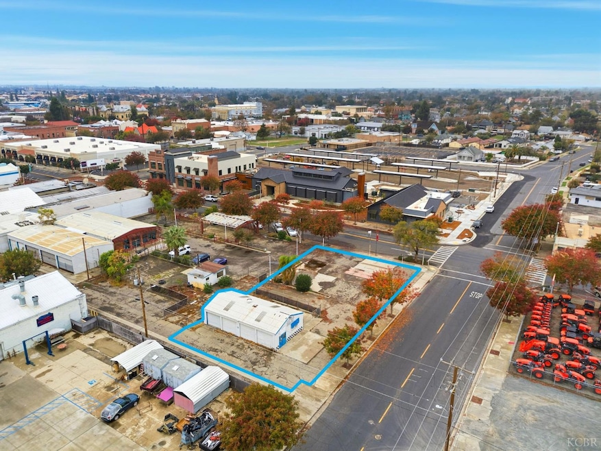 233 E 7th St, Hanford, CA 93230 - photo 1