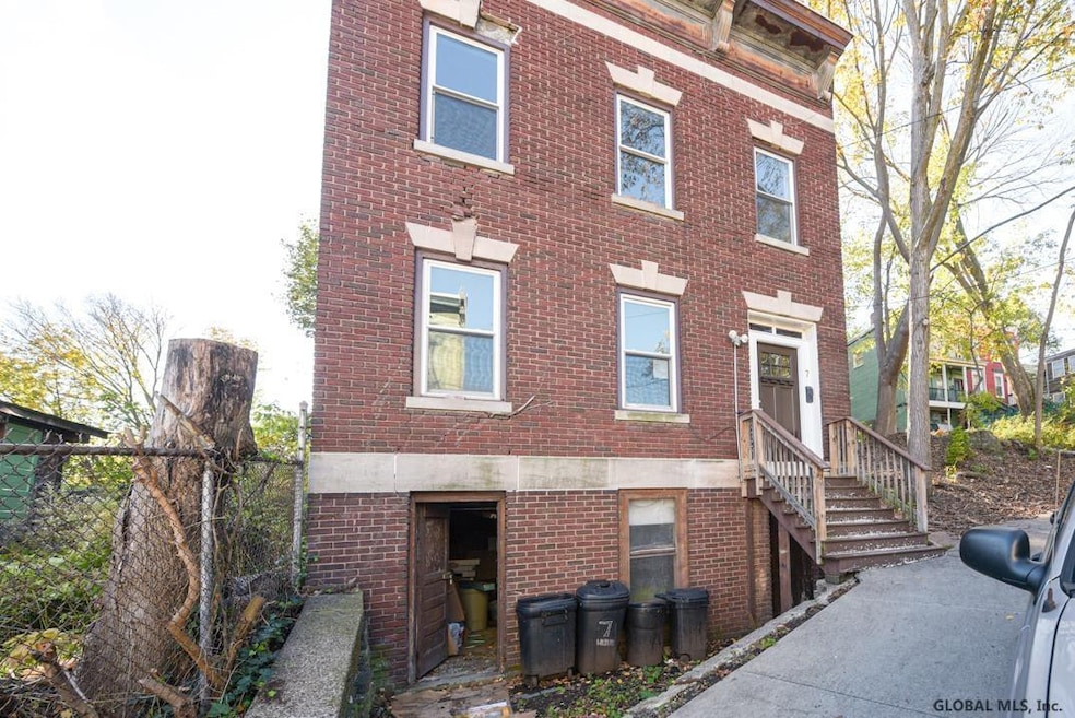 7 Wilbur St unit 1, Albany, NY 12202 - photo 1