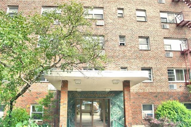 3240 Riverdale Ave unit 6C, Bronx, NY 10463 - photo 1