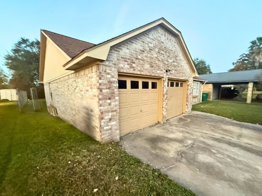 2806 Ashley St, La Marque, TX 77568 - photo 1