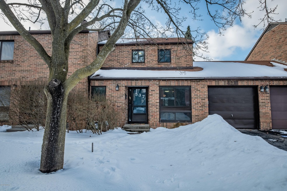 537 Lafayette SE