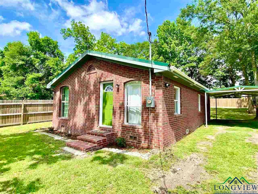 208 Home St, Longview, TX 75601 - photo 1